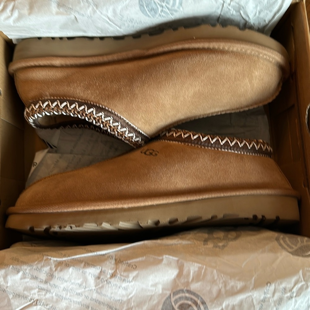 UGG Tasman - new in box, never worn